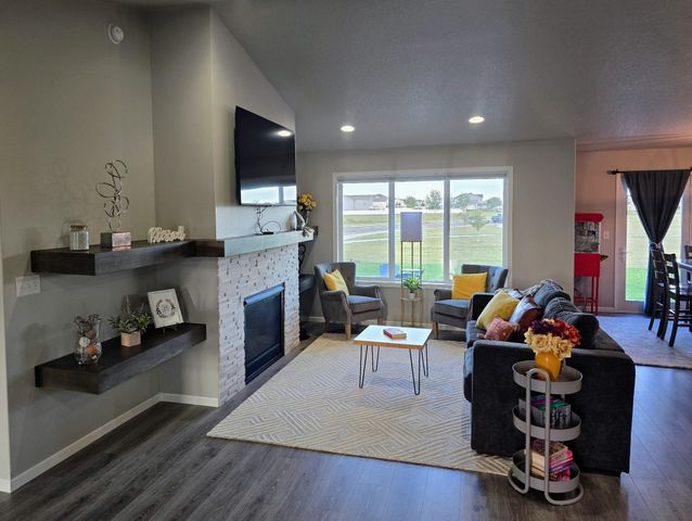 6464 59th Avenue S, Fargo, ND 58104