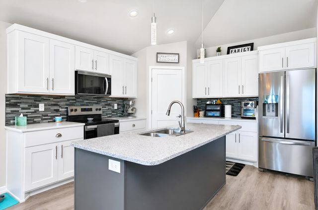 6464 59th Avenue S, Fargo, ND 58104