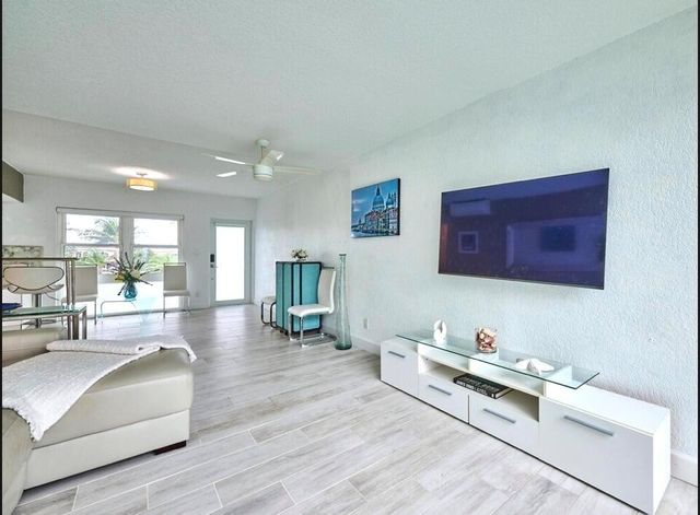 1043 Hillsboro 21c, Hillsboro Beach, FL 33062