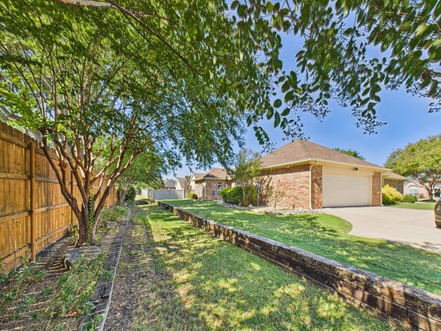 105 Sumner Lane, Waxahachie, TX 75165