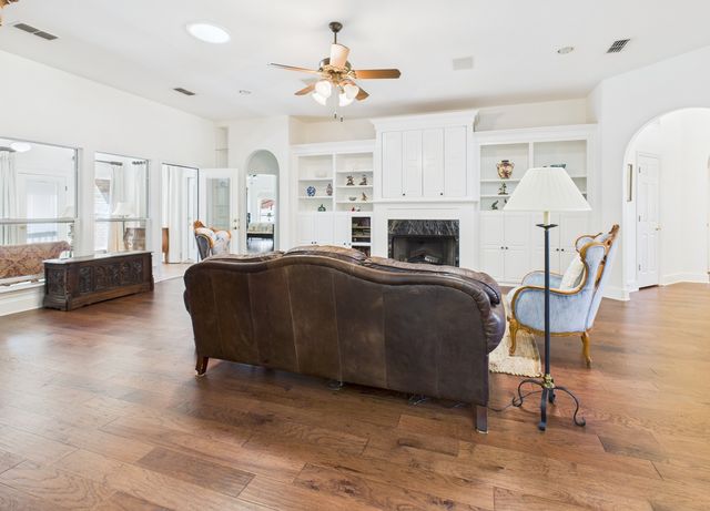 105 Sumner Lane, Waxahachie, TX 75165