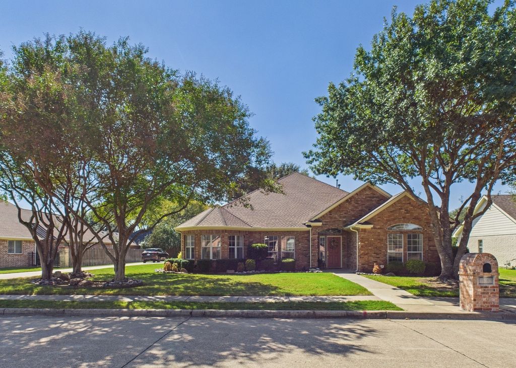105 Sumner Lane, Waxahachie, TX 75165
