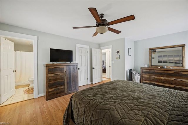 809 Grantham LN, Chesapeake, VA 23322