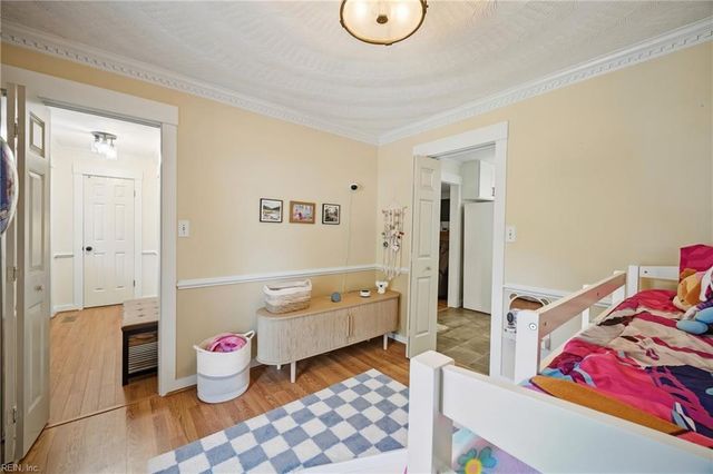 809 Grantham LN, Chesapeake, VA 23322