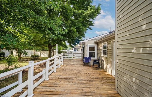 809 Grantham LN, Chesapeake, VA 23322