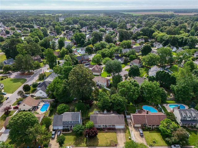809 Grantham LN, Chesapeake, VA 23322