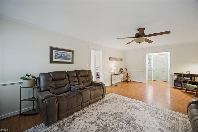 809 Grantham LN, Chesapeake, VA 23322