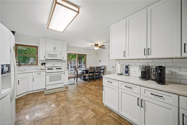 809 Grantham LN, Chesapeake, VA 23322