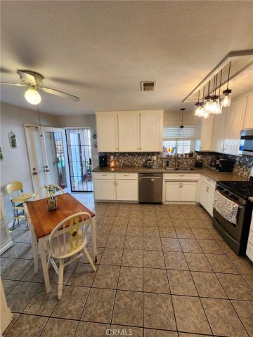 6300 Ringwood Street, Bakersfield, CA 93313