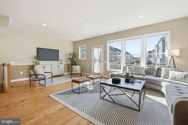 1707 COTTONWOOD GROVE RD, Dumfries, VA 22026