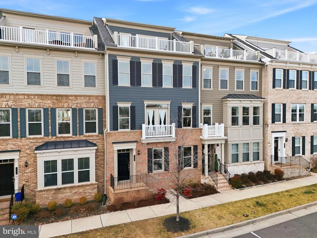 1707 COTTONWOOD GROVE RD, Dumfries, VA 22026