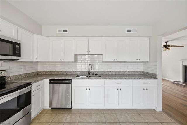 5112 Holly Farms DR, Virginia Beach, VA 23462