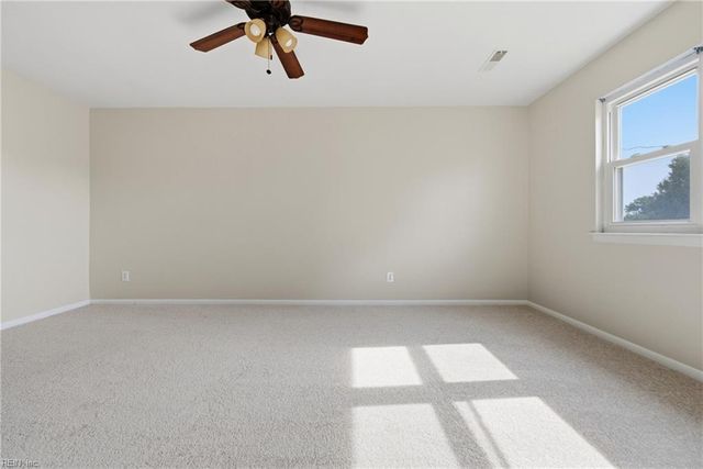 5112 Holly Farms DR, Virginia Beach, VA 23462