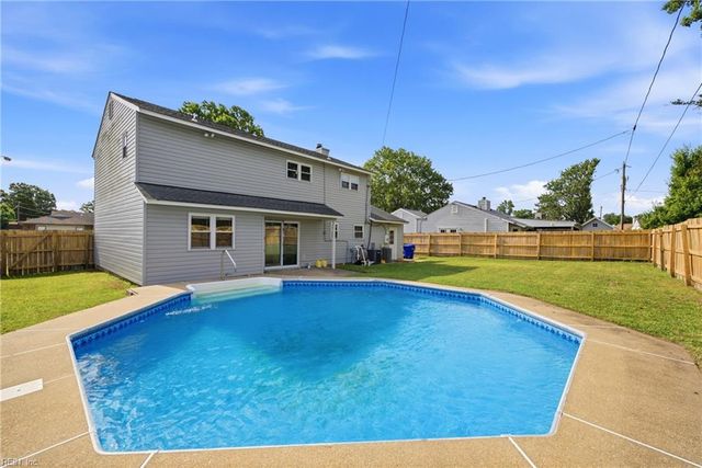 5112 Holly Farms DR, Virginia Beach, VA 23462