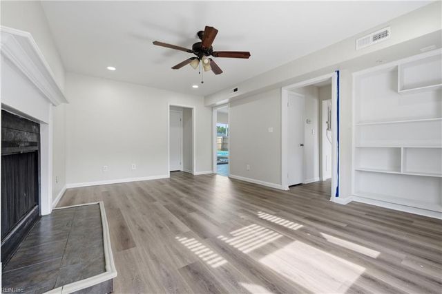 5112 Holly Farms DR, Virginia Beach, VA 23462