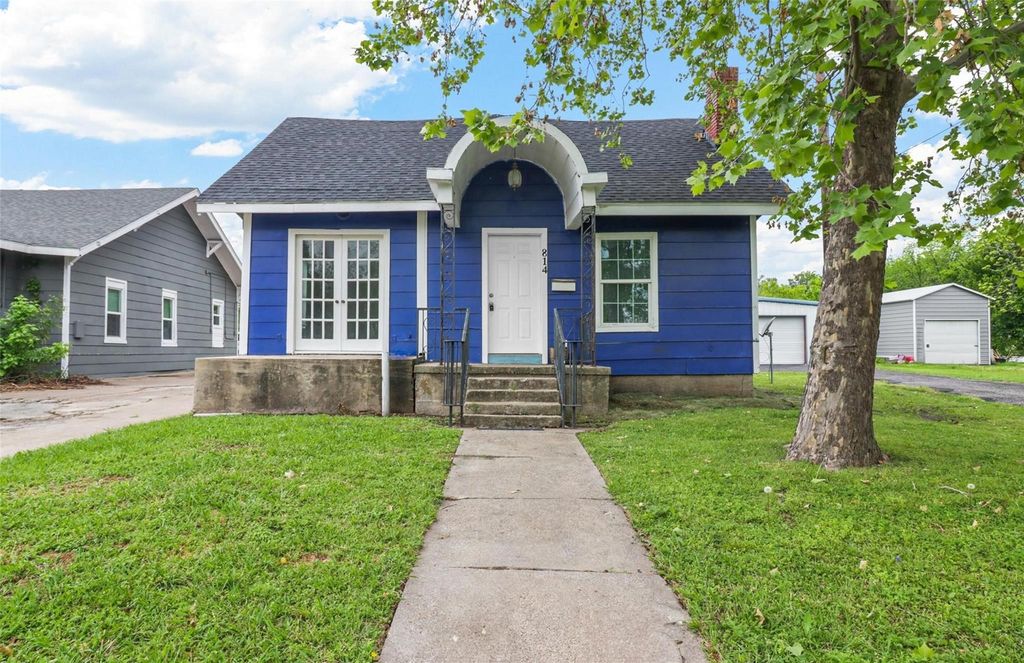 814 N Walnut Street, Sherman, TX 75090