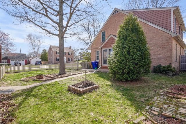 620 73rd STREET, Kenosha, WI 53143