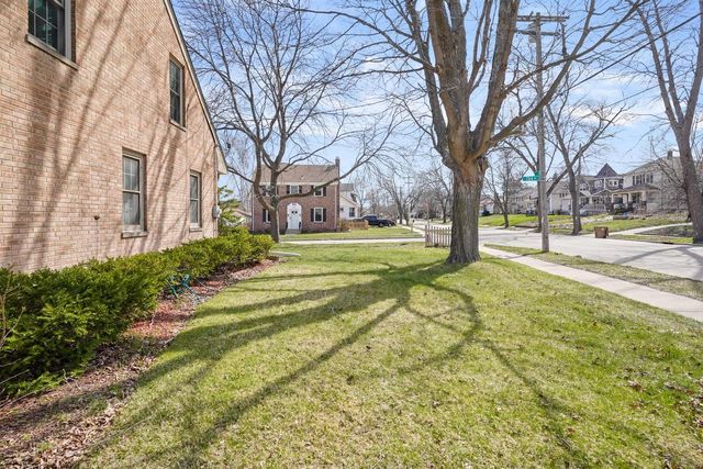 620 73rd STREET, Kenosha, WI 53143