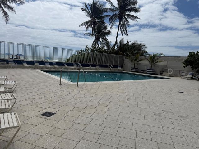 2076 S Ocean Drive 207, Hallandale Beach, FL 33009