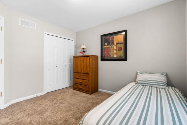 9417 Sandlewood Drive, Whitmore Lake, MI 48189