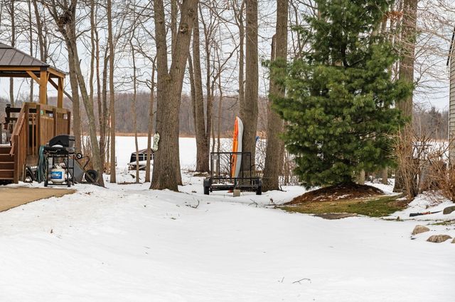 9417 Sandlewood Drive, Whitmore Lake, MI 48189