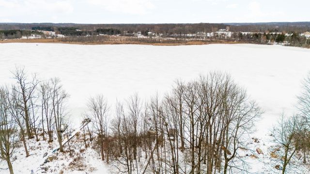 9417 Sandlewood Drive, Whitmore Lake, MI 48189