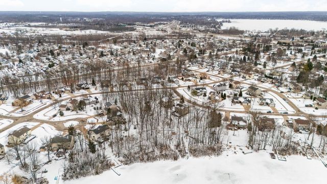 9417 Sandlewood Drive, Whitmore Lake, MI 48189