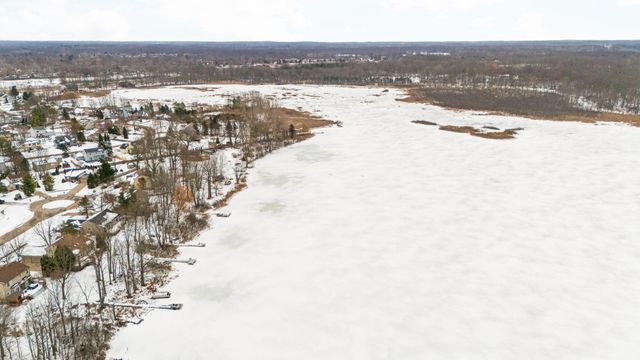 9417 Sandlewood Drive, Whitmore Lake, MI 48189