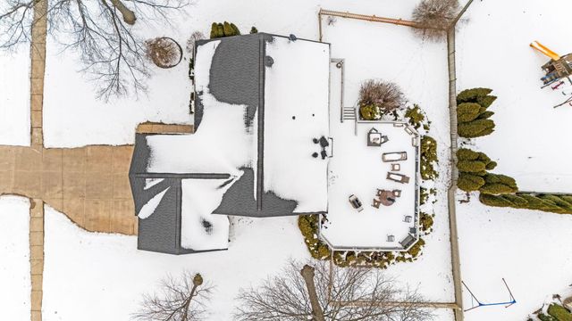 9417 Sandlewood Drive, Whitmore Lake, MI 48189