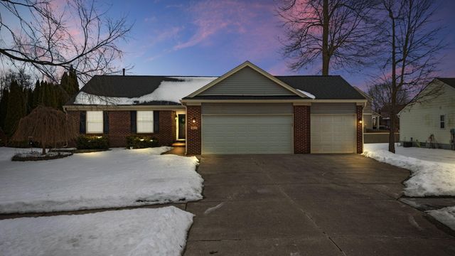 9417 Sandlewood Drive, Whitmore Lake, MI 48189