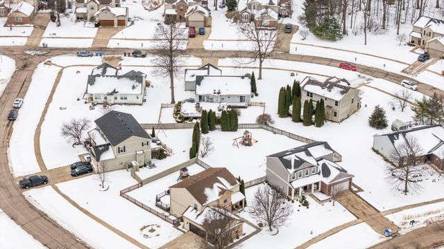 9417 Sandlewood Drive, Whitmore Lake, MI 48189