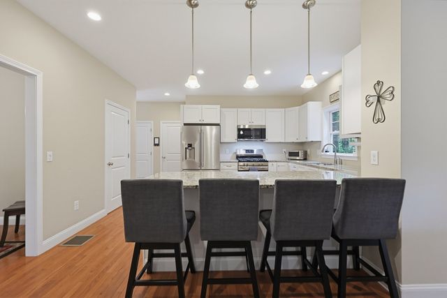 90 Greene St, Hopedale, MA 01747