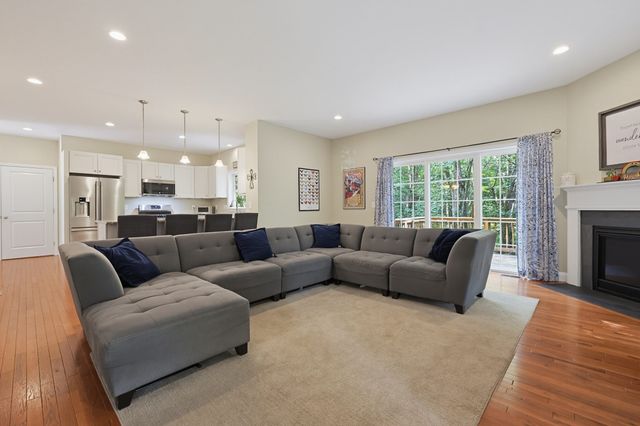 90 Greene St, Hopedale, MA 01747