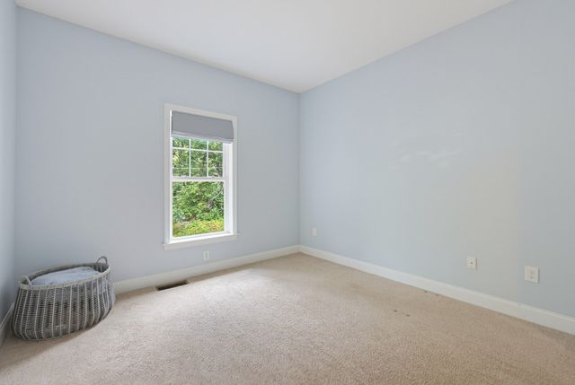 90 Greene St, Hopedale, MA 01747
