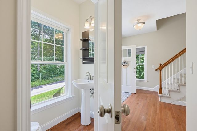 90 Greene St, Hopedale, MA 01747