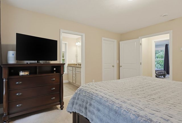 90 Greene St, Hopedale, MA 01747