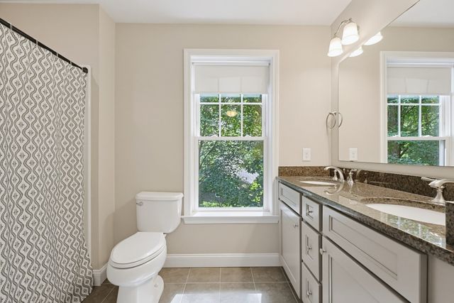 90 Greene St, Hopedale, MA 01747