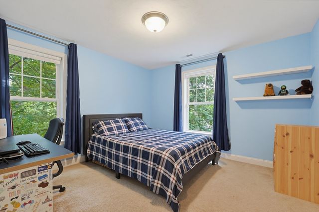 90 Greene St, Hopedale, MA 01747