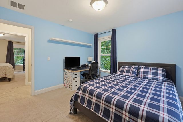 90 Greene St, Hopedale, MA 01747