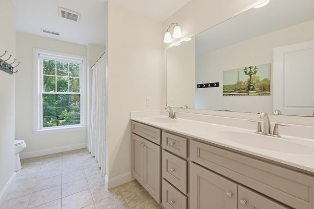 90 Greene St, Hopedale, MA 01747