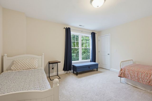 90 Greene St, Hopedale, MA 01747