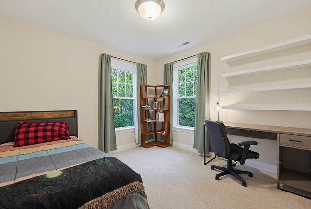 90 Greene St, Hopedale, MA 01747