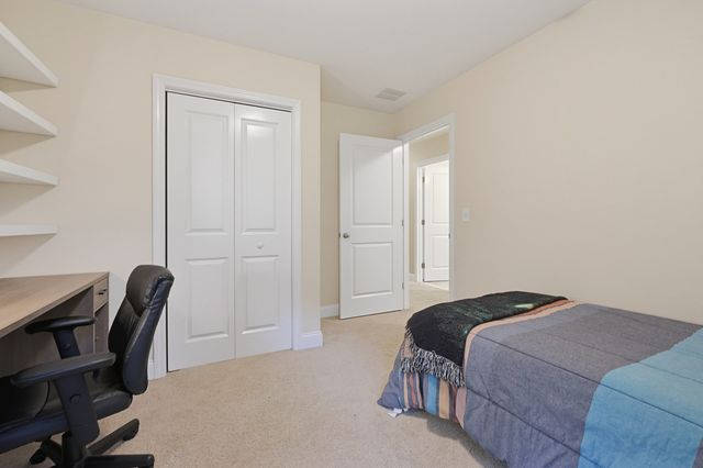 90 Greene St, Hopedale, MA 01747
