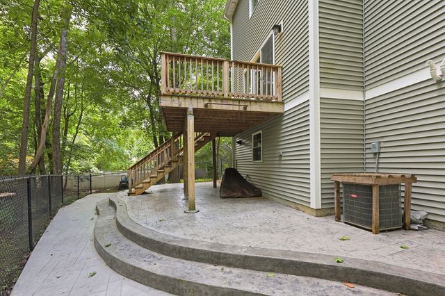 90 Greene St, Hopedale, MA 01747