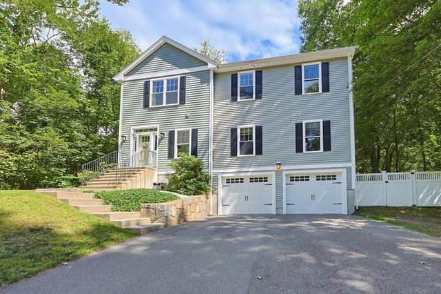 90 Greene St, Hopedale, MA 01747