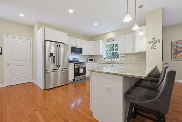 90 Greene St, Hopedale, MA 01747