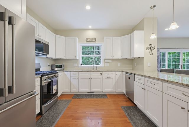 90 Greene St, Hopedale, MA 01747