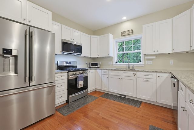 90 Greene St, Hopedale, MA 01747