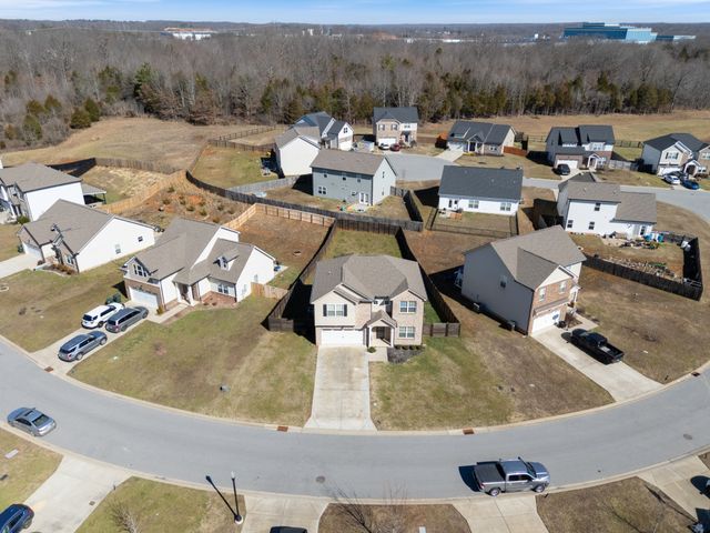 714 Monarchos Bnd, Burns, TN 37029