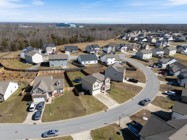 714 Monarchos Bnd, Burns, TN 37029